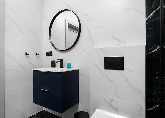 Piotrkowska Grand Avenue By Bookinghost *