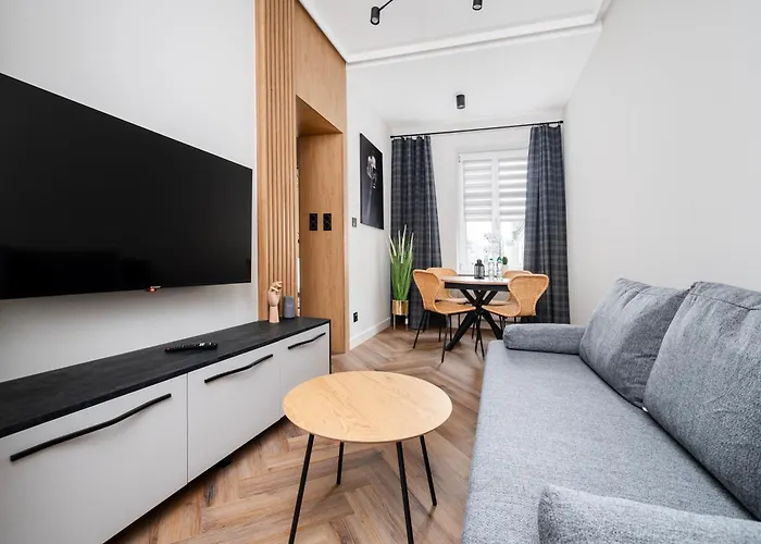 Piotrkowska Grand Avenue By Bookinghost Łódź