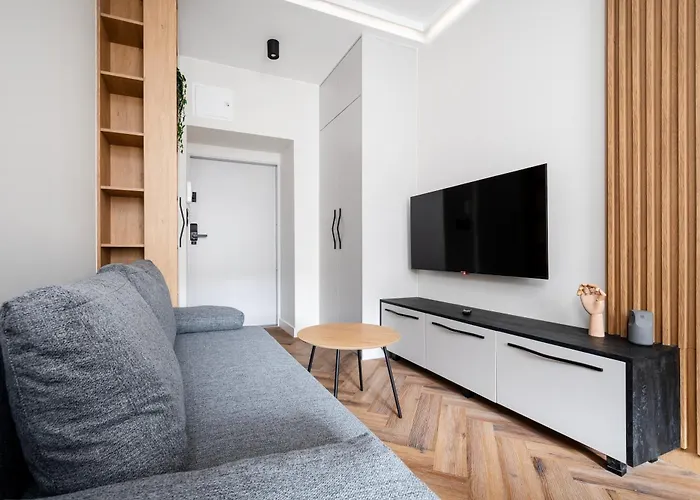 Piotrkowska Grand Avenue By Bookinghost * Łódź