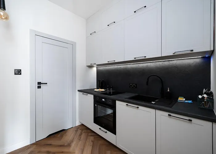 Piotrkowska Grand Avenue By Bookinghost * Łódź