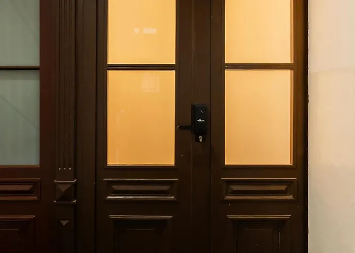 Piotrkowska Grand Avenue By Bookinghost Daire Łódź