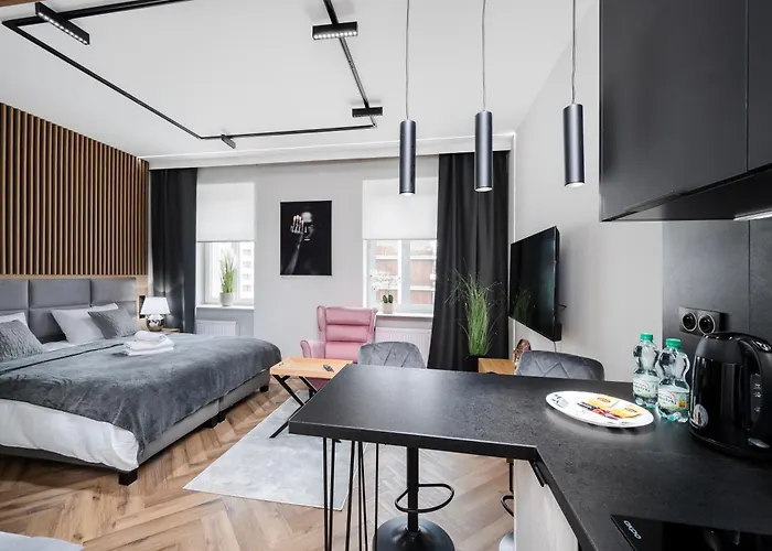 Piotrkowska Grand Avenue By Bookinghost * Łódź