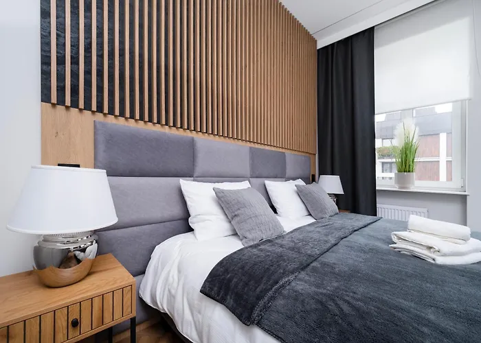 Piotrkowska Grand Avenue By Bookinghost Łódź